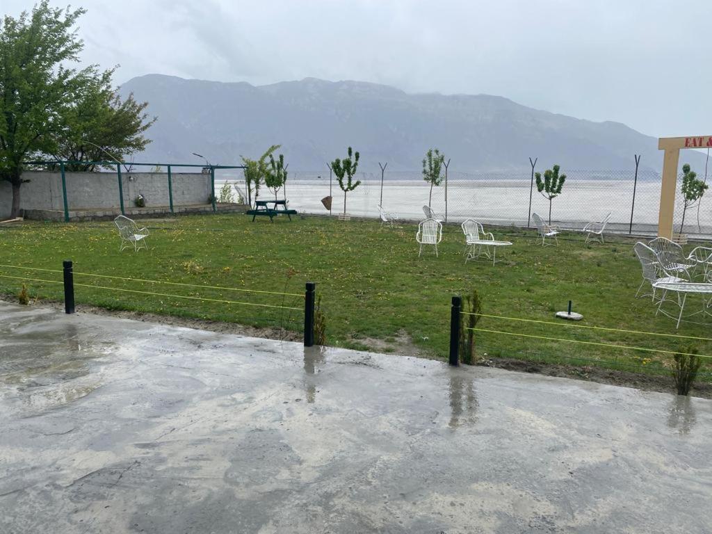 Eat And Read Hotel Skardu Exterior photo